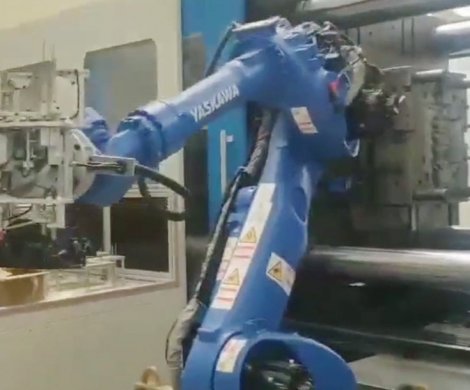 Robot Injection Molding